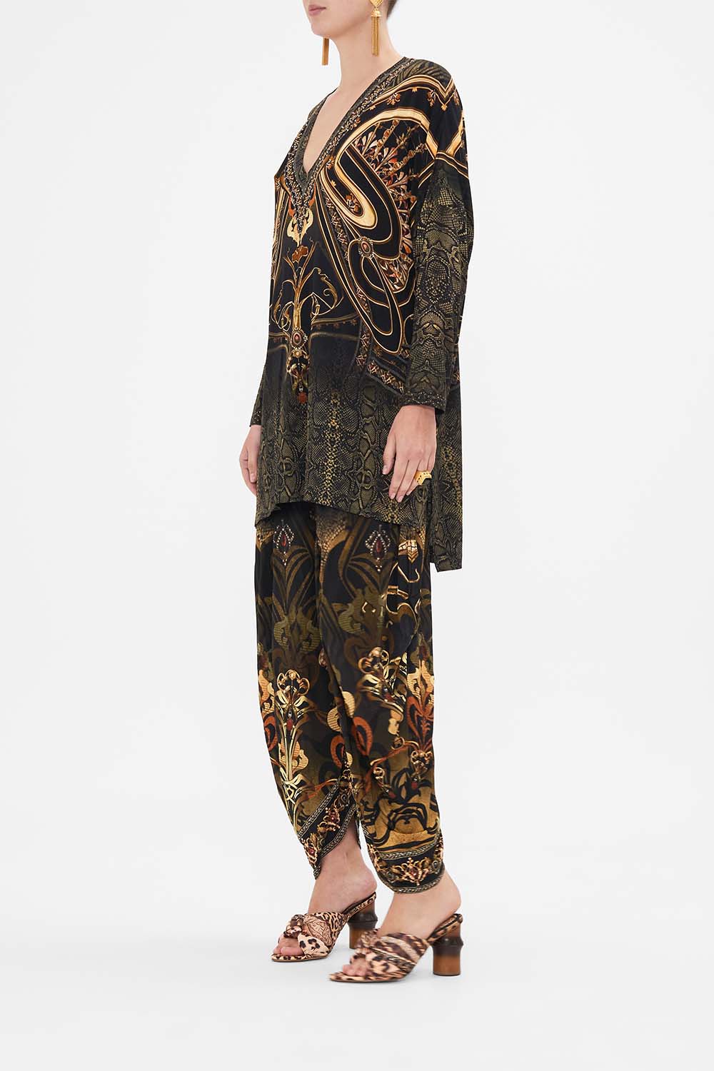 CAMILLA graphic tee in Nouveau Noir print