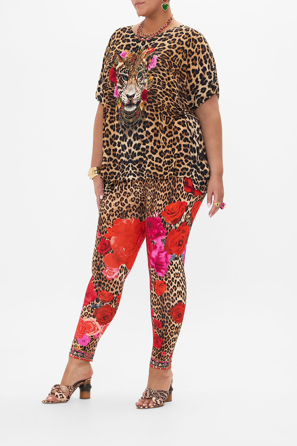 LOOSE FIT ROUND NECK TEE - PRINTED HEART LIKE A WILDFLOWER