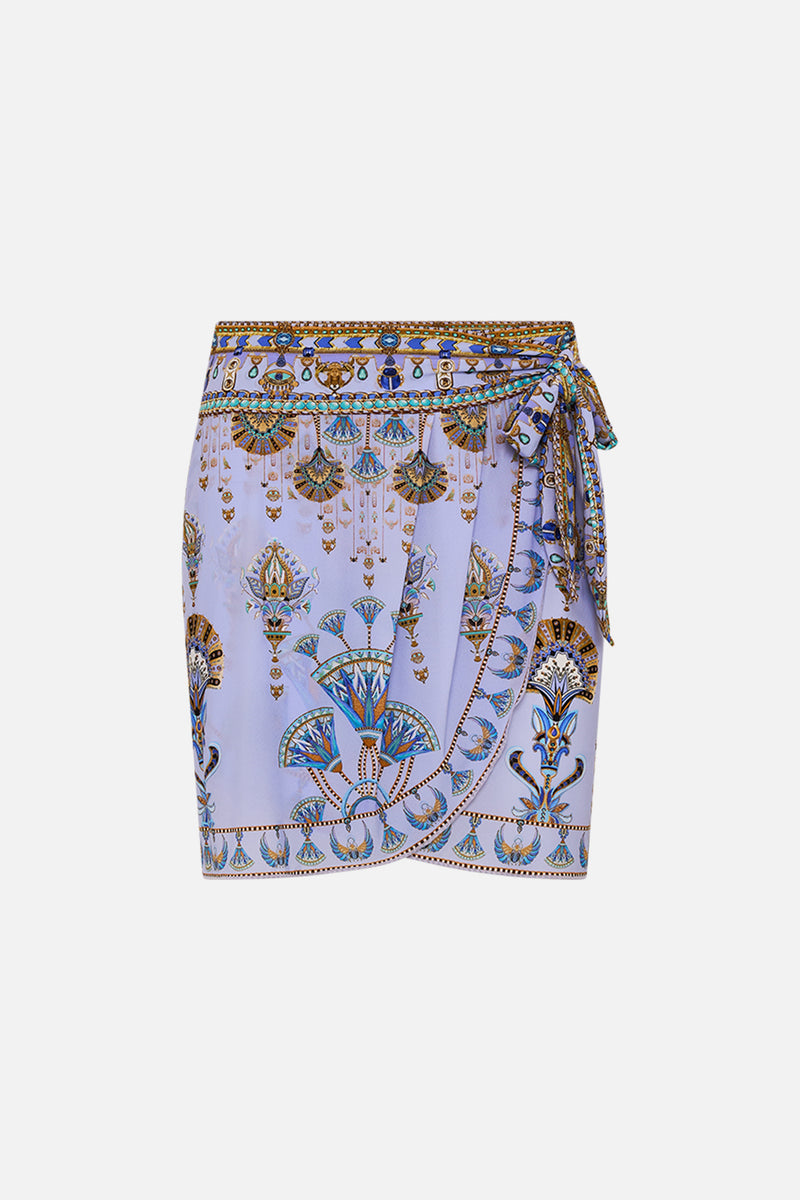 FIXED WAIST MID LENGTH WALK SHORT UNDER SCARAB SKIES
