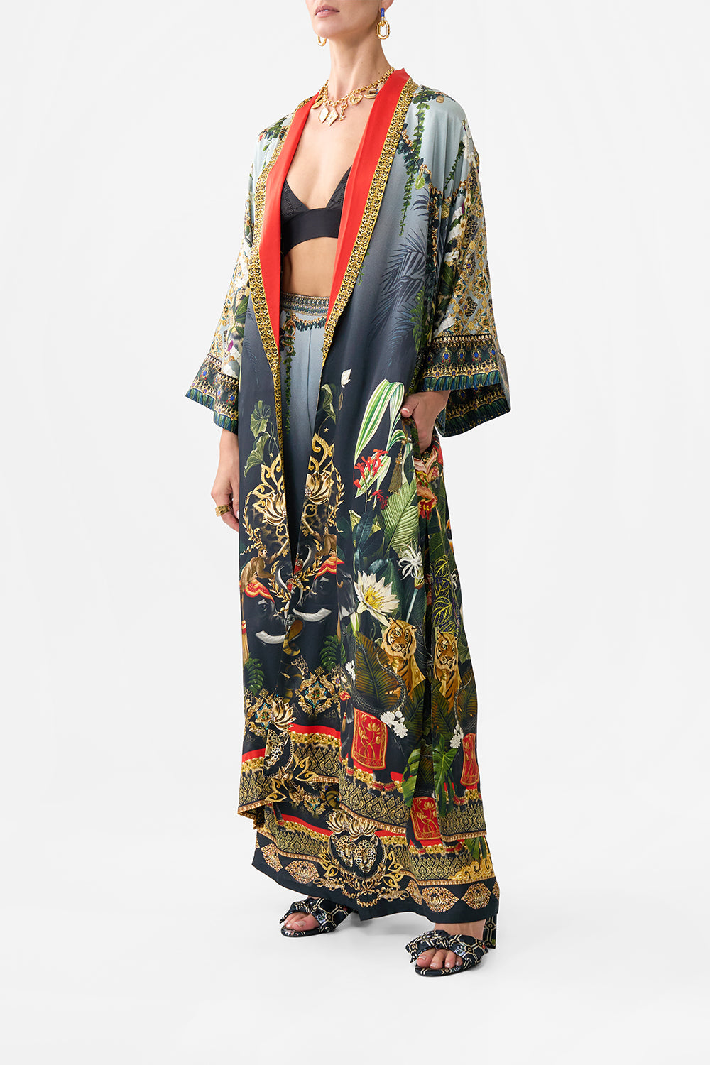 LONG ROBE WITH NARROW COLLAR READY FOR MY WELCOME DRINK