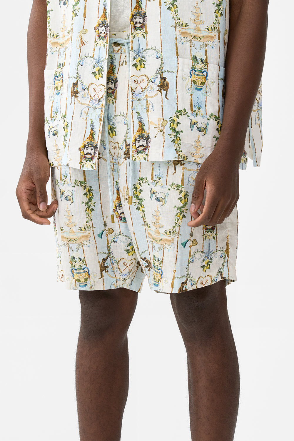 MID LENGTH WALK SHORT VENUS ON A VESPA