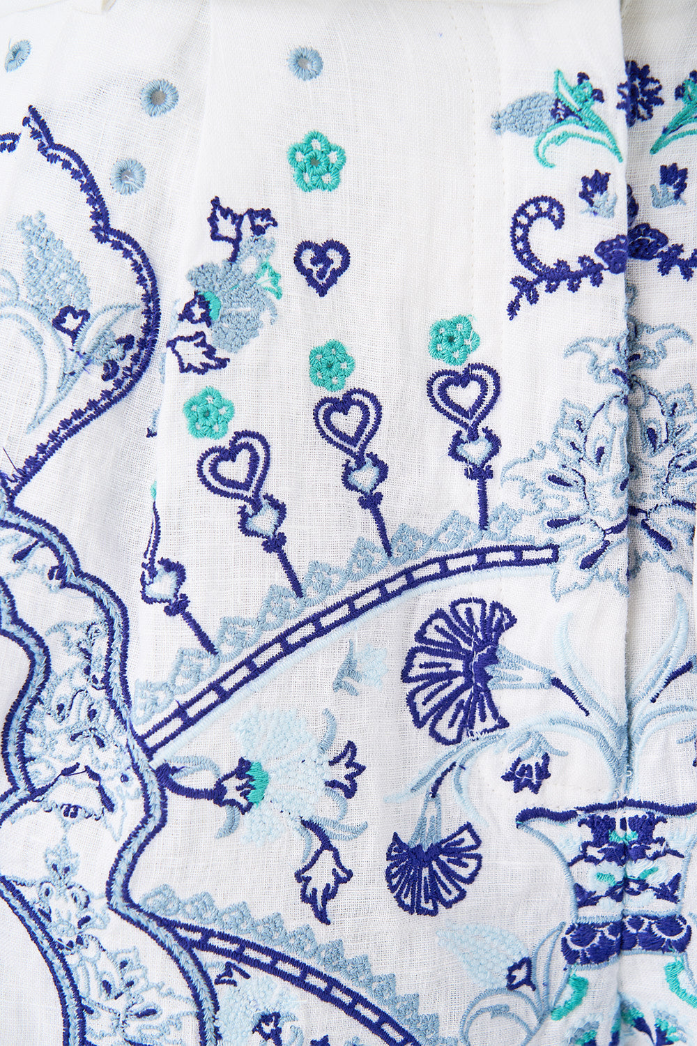 TUCK FRONT SHORT ALL ABOUT THAT LACE