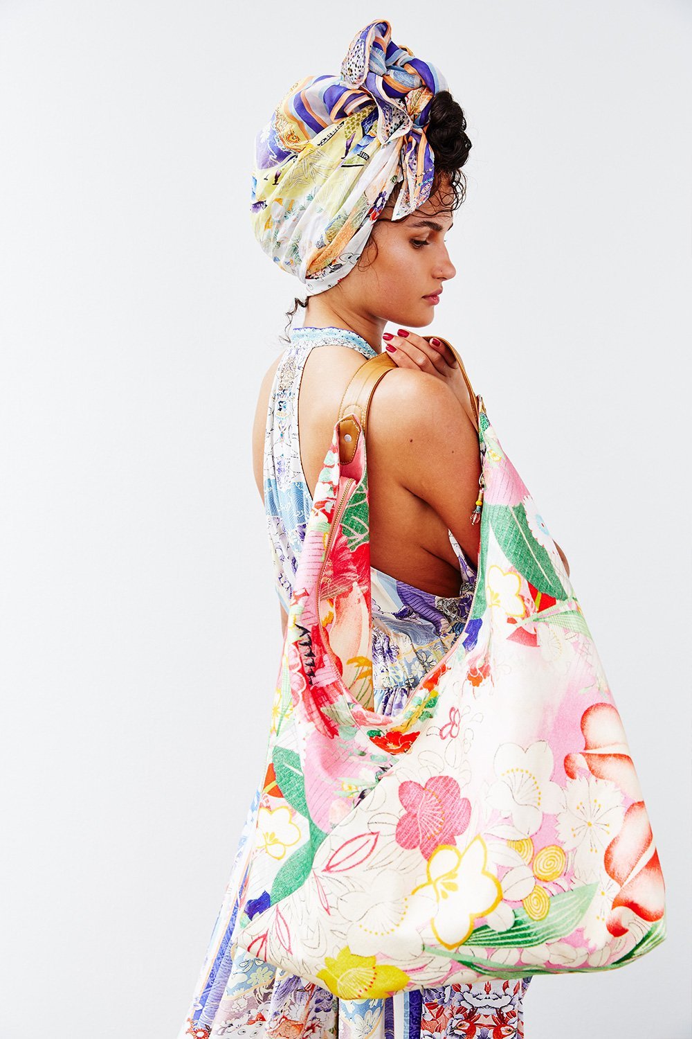 LARGE SQUARE SCARF GIRL IN THE KIMONO