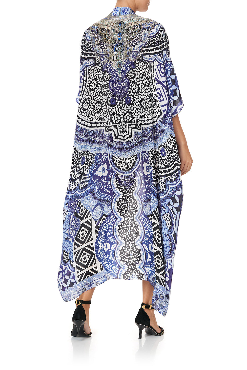 KIMONO COAT UNDER THE MEDINA MOON