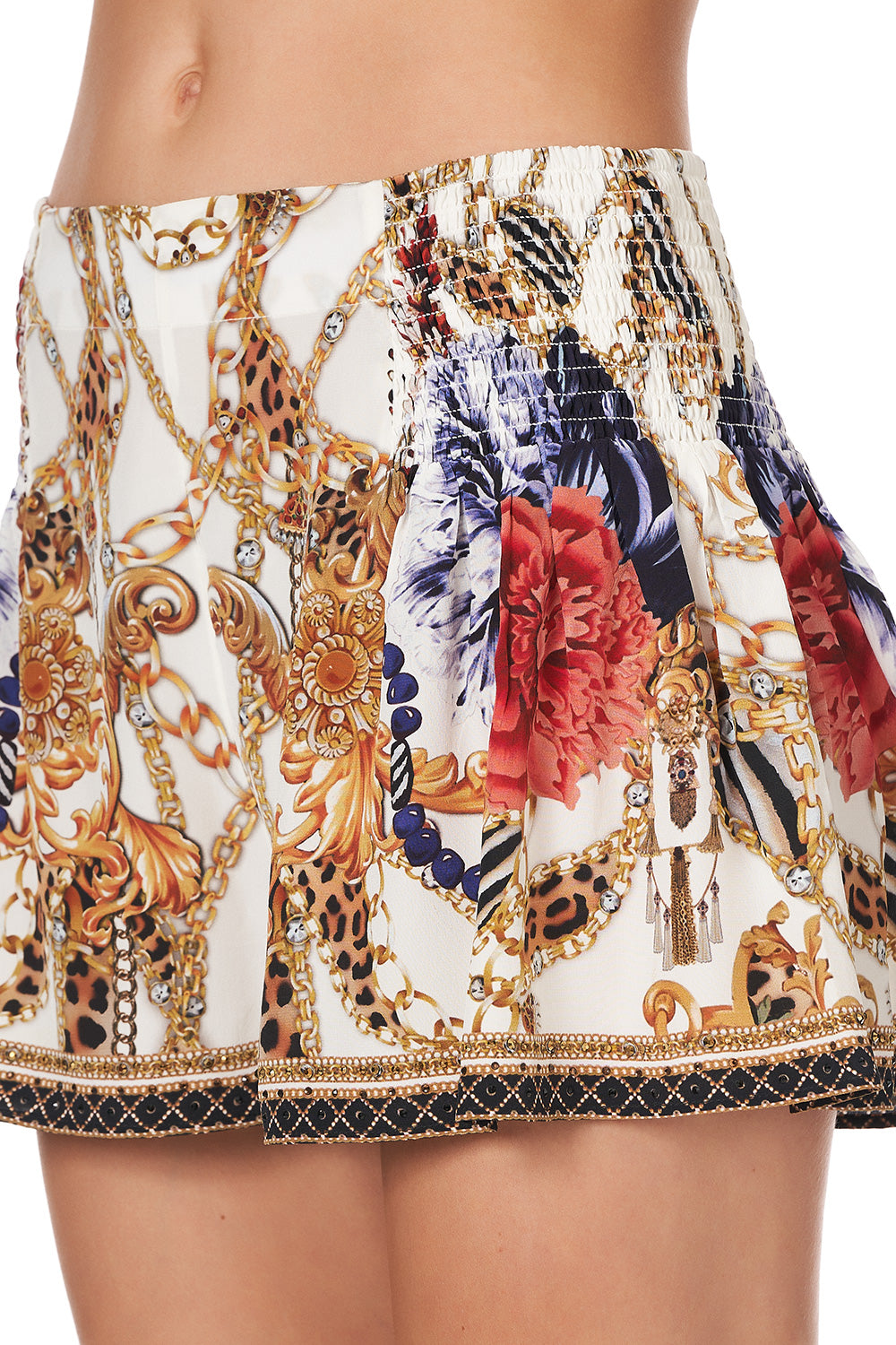 SHORTS WITH SIDE FLOUNCE REIGN SUPREME