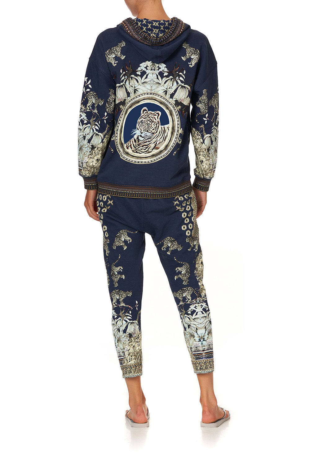 HOODIE WITH POCKETS A LITTLE PAST TWILIGHT