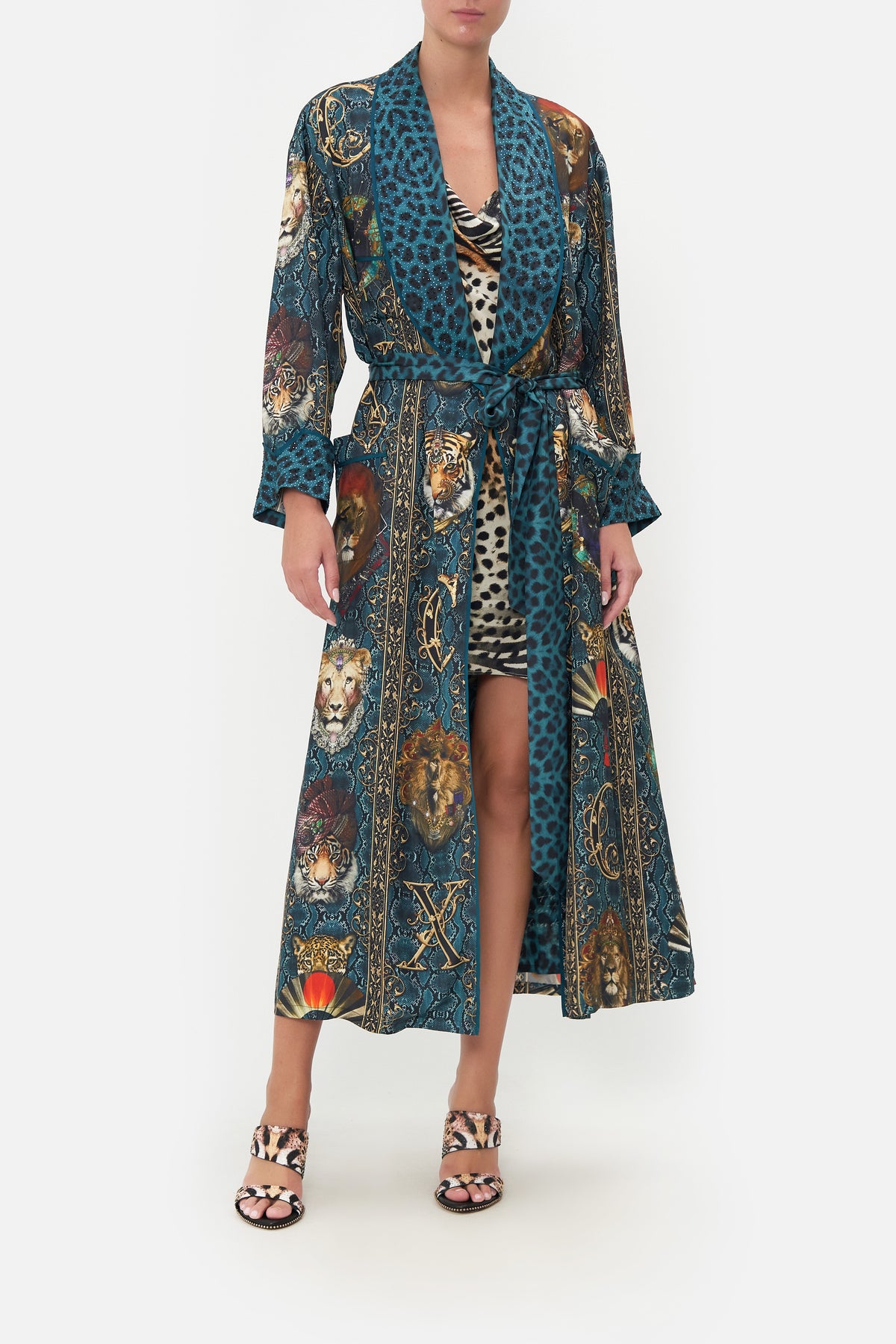 LONG ROBE WITH TIE HEADS WILL ROLL