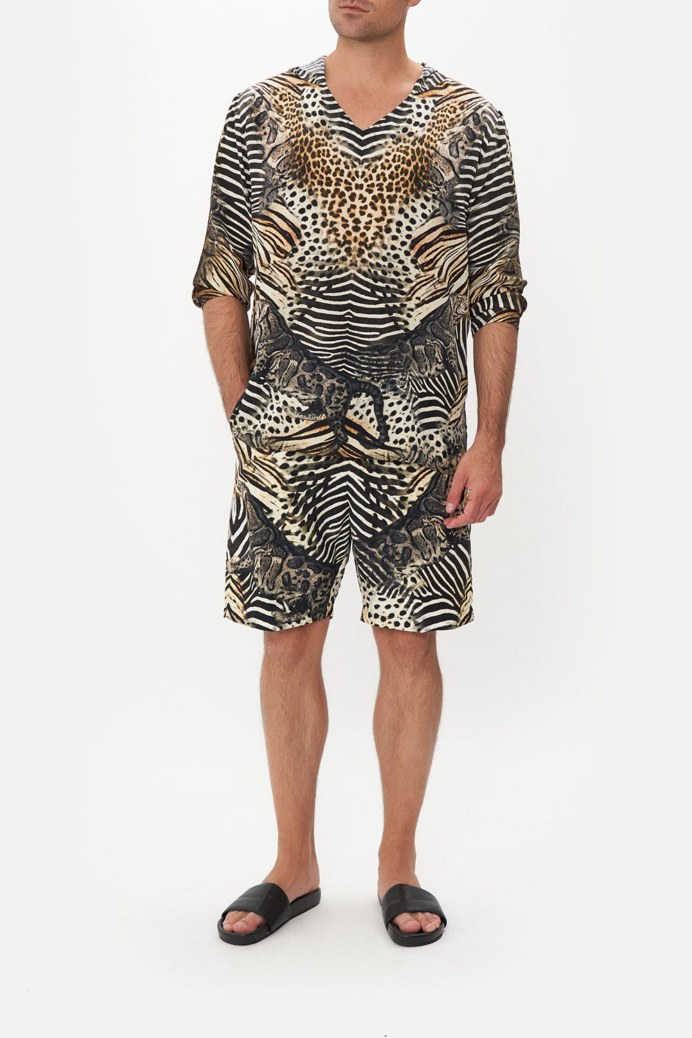 HOODED MANTAN FOR THE LOVE OF LEO