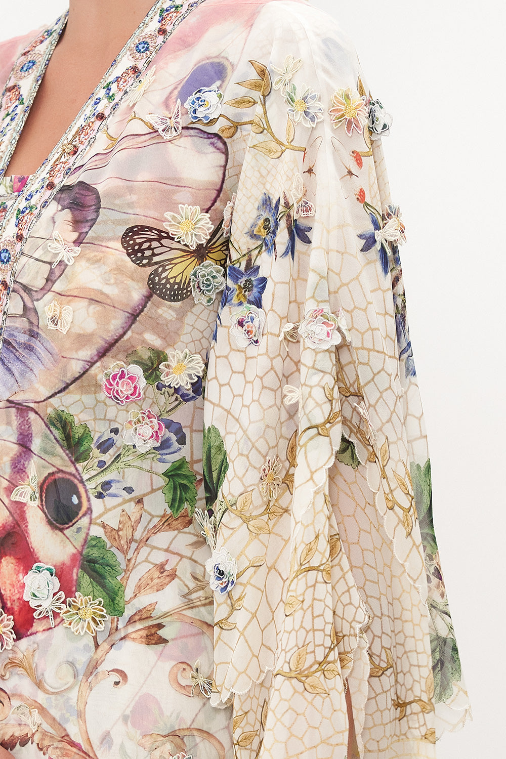 SCALLOPED EDGE LAYER QUEENS BEE HIVE