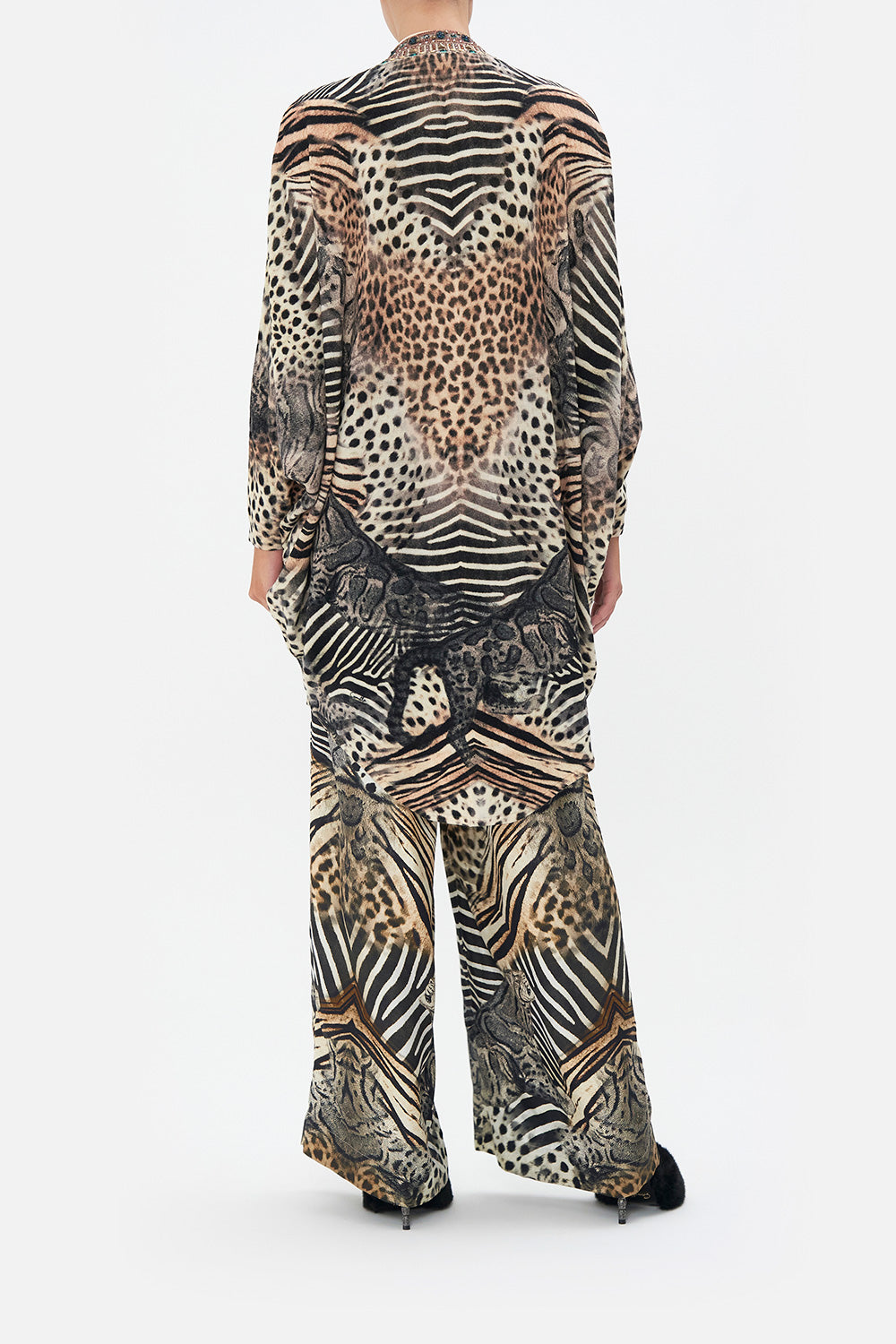 SOFT KNIT PONCHO WITH EMBROIDERY FOR THE LOVE OF LEO