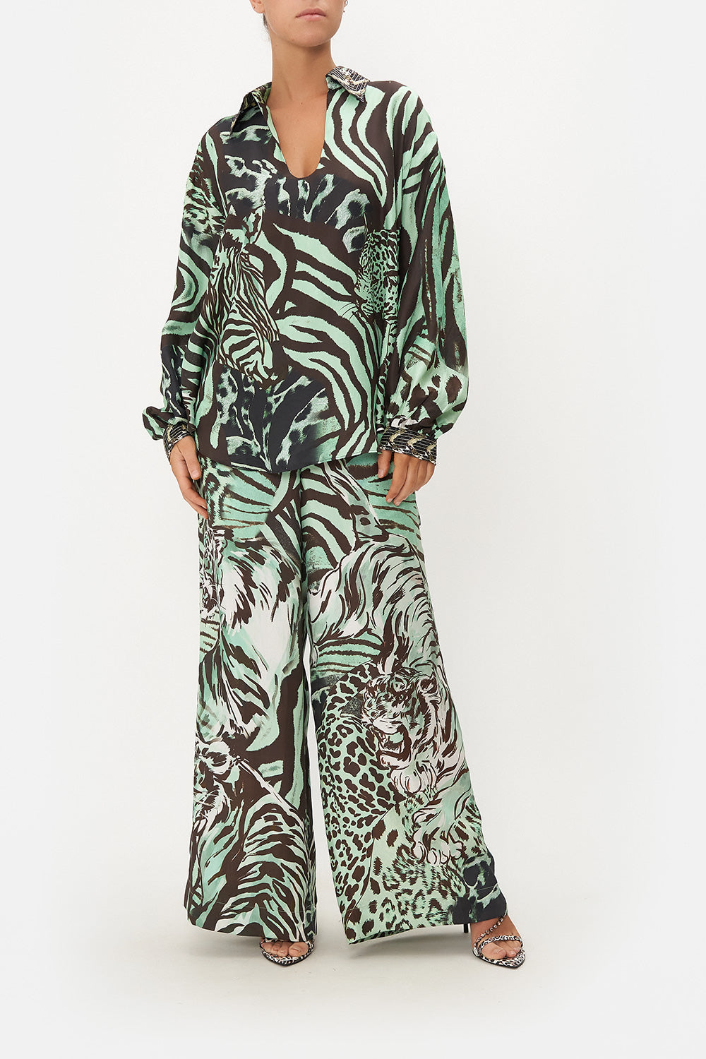 V-NECK BLOUSE WITH COLLAR LEOPARD LORE