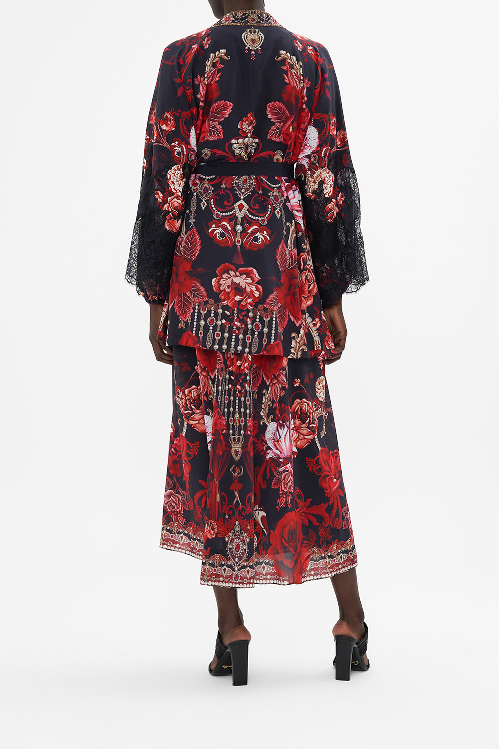 LAYER WITH LACE CONTRAST SLEEVES SISTERHOOD OF THE ROSE