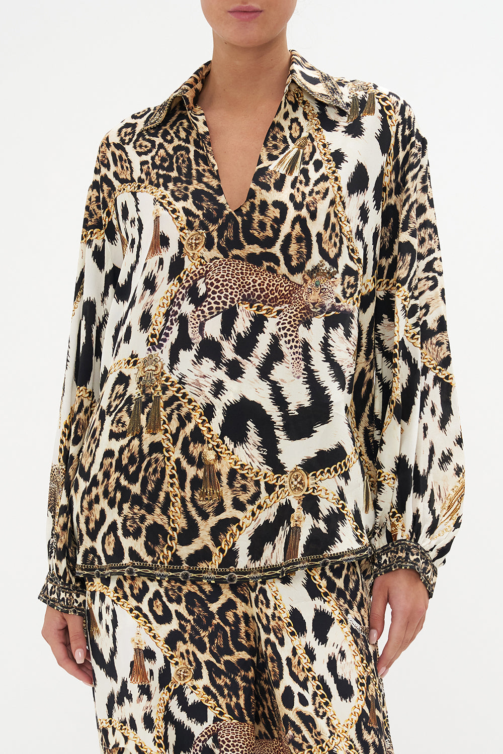 V-NECK BLOUSE WITH COLLAR ROLE CALL