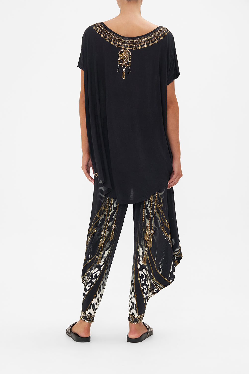 LOOSE FIT TEE - BLACK UNTAMED ROYALTY