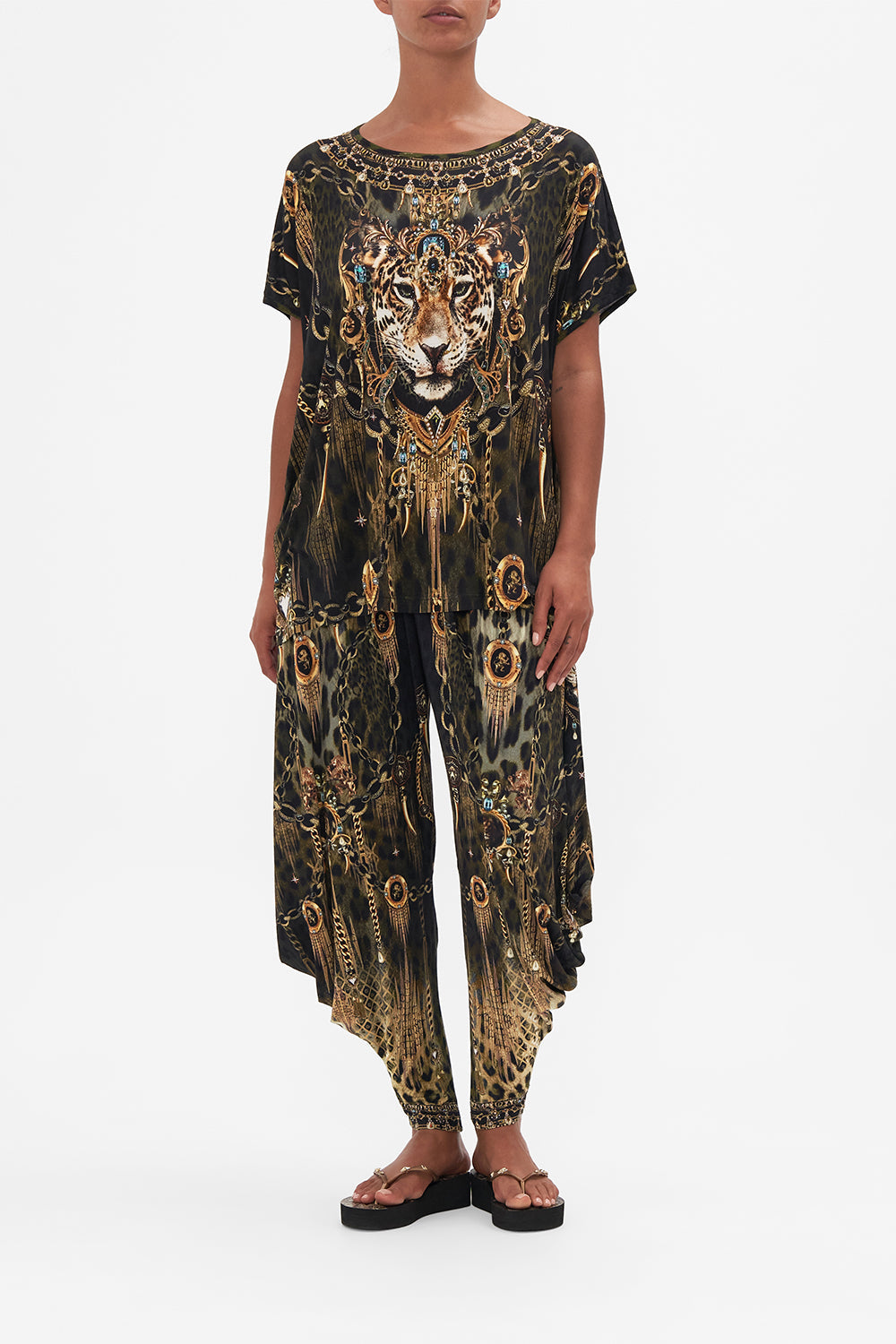 Front view of model wearing CAMILLA graphic tee in Lions Mane print