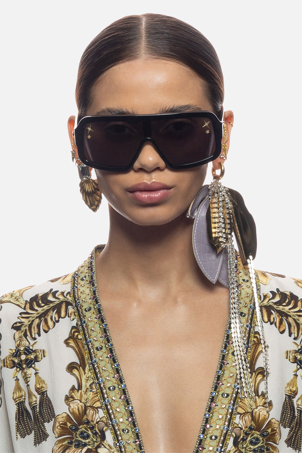 NO PHOTOS PLEASE
SUNGLASSES SOLID BLACK