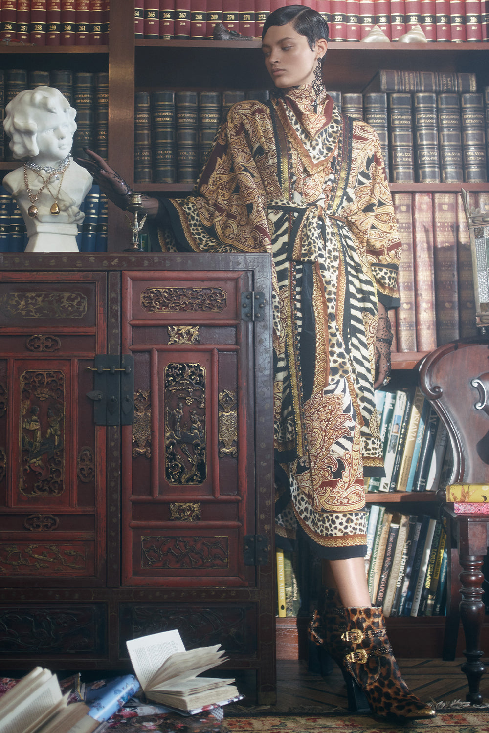 CAPE LAYER WITH BELT WILD FIRE