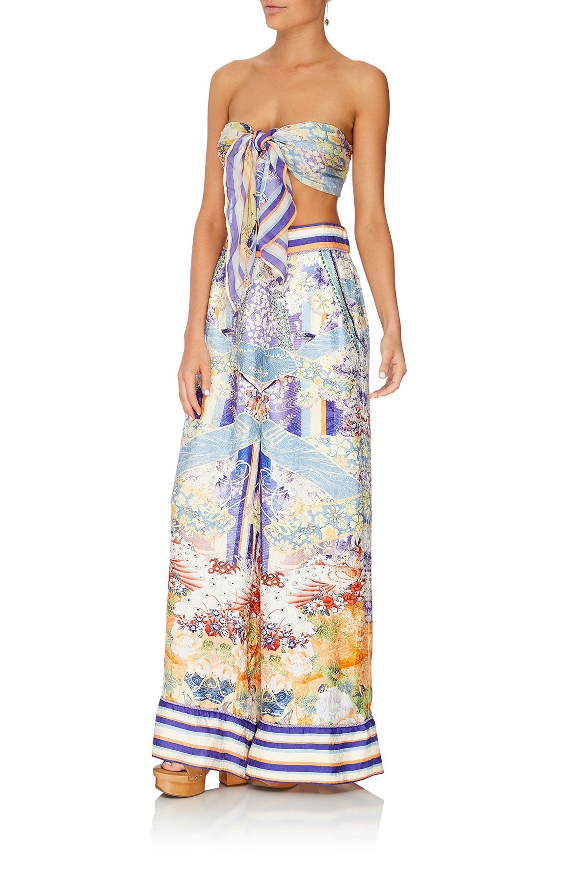 LARGE SQUARE SCARF GIRL IN THE KIMONO