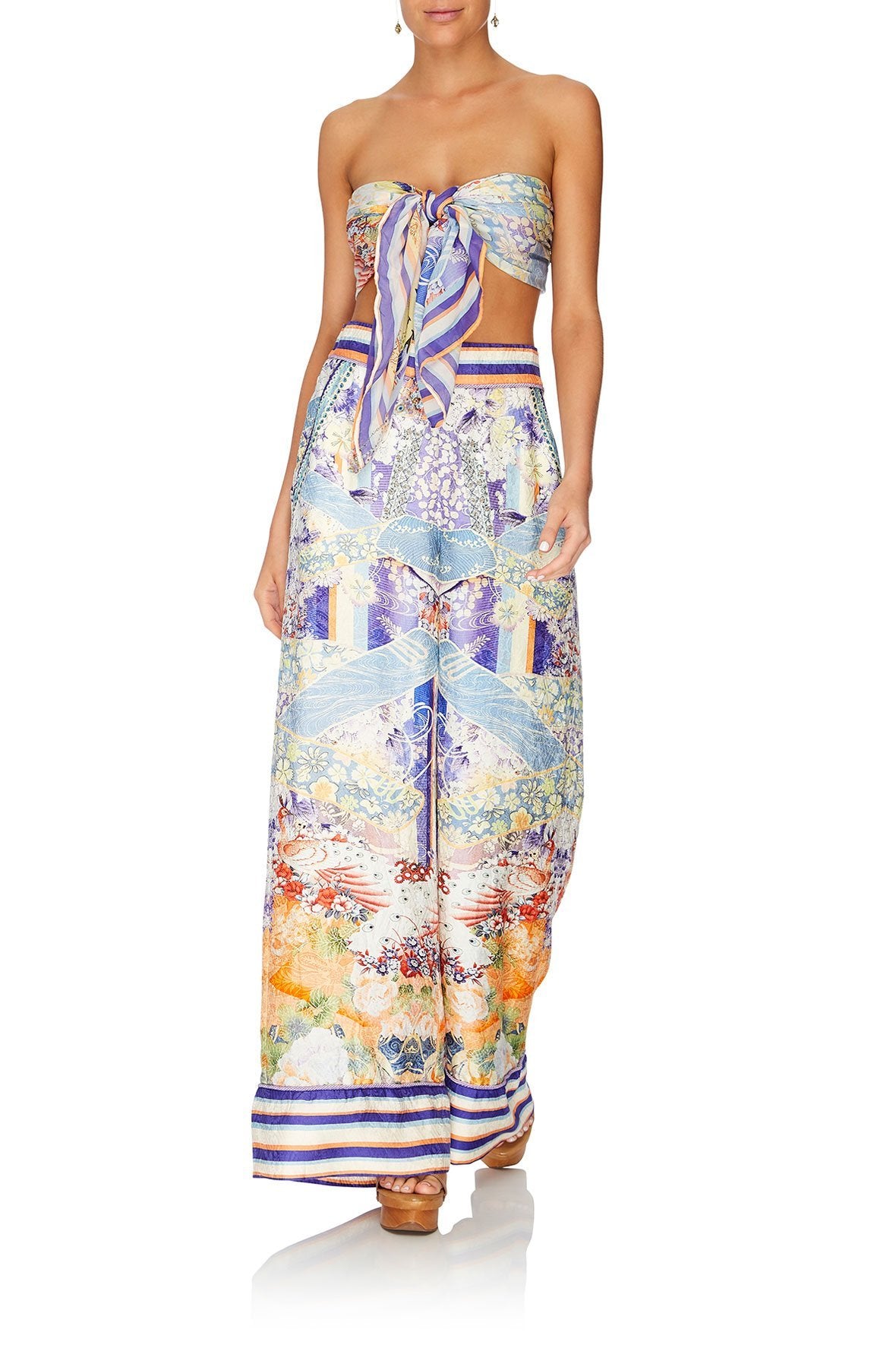 LARGE SQUARE SCARF GIRL IN THE KIMONO