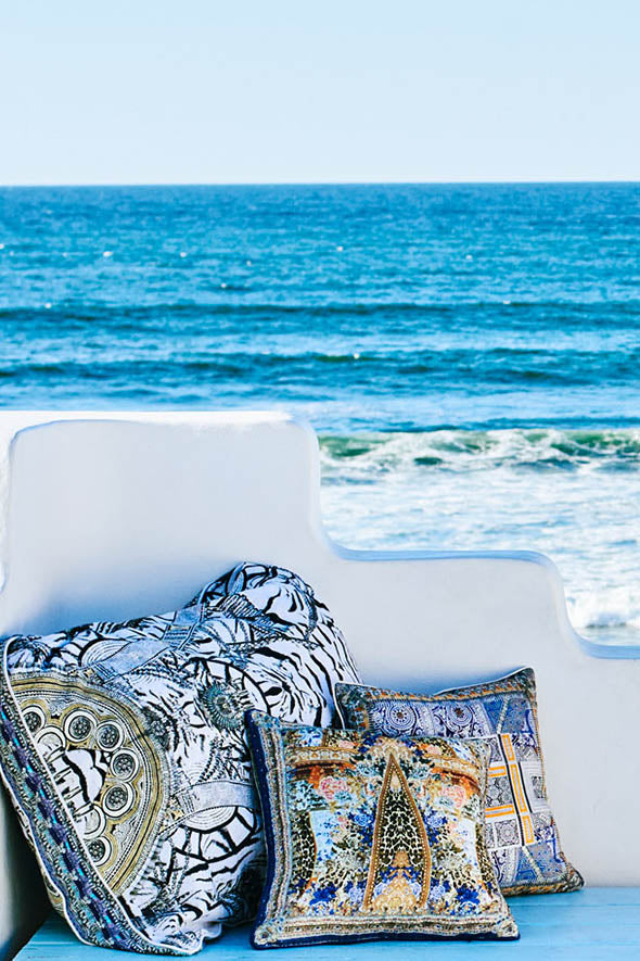 DRESS UP BOX LARGE SQUARE CUSHION