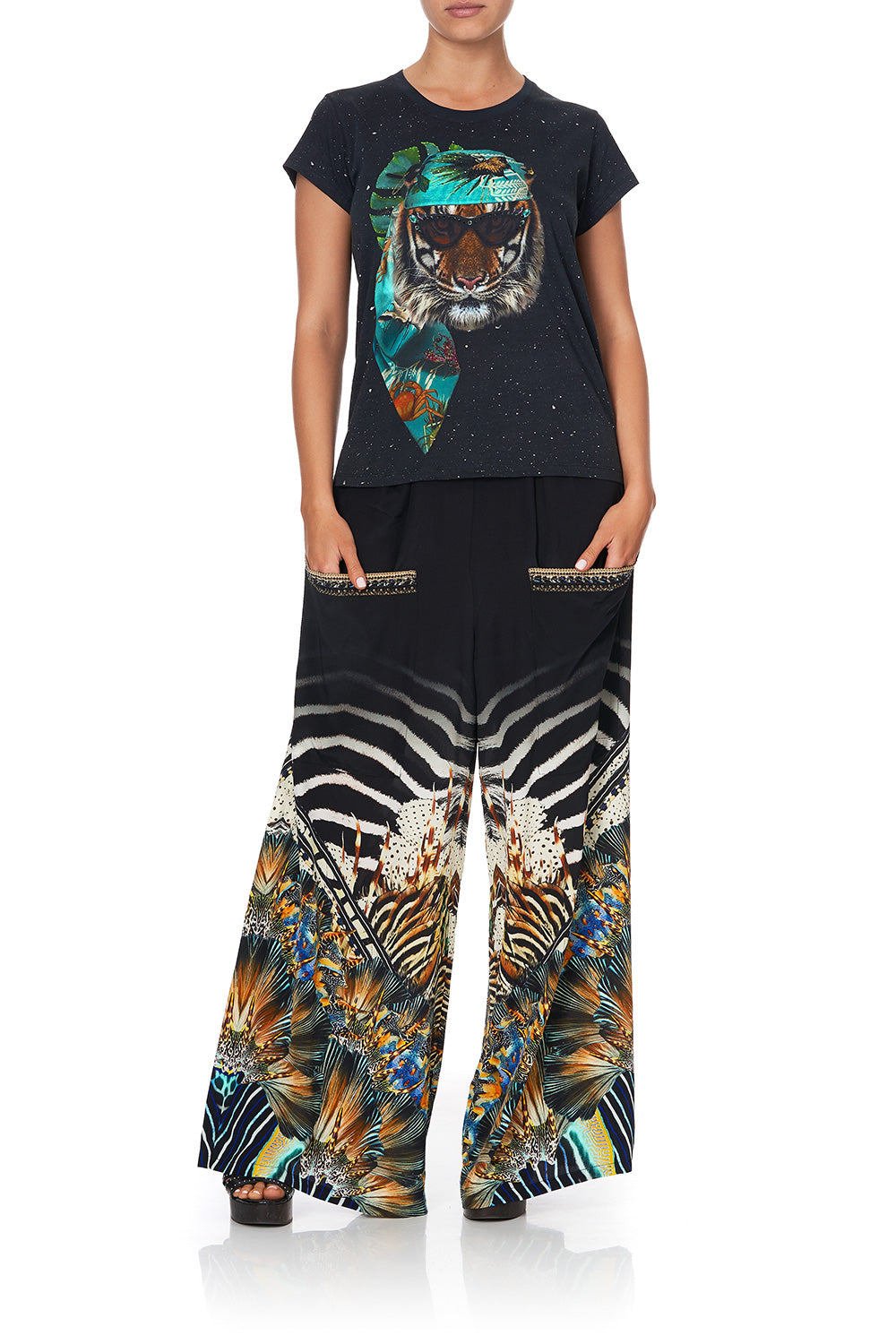 CURVED HEM FITTED TEE LOST PARADISE