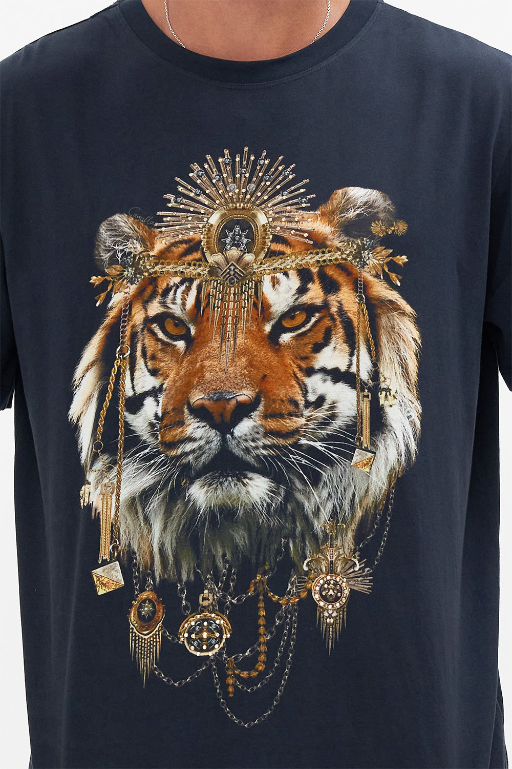 RELAXED FIT TEE THE NIGHT IS NOIR