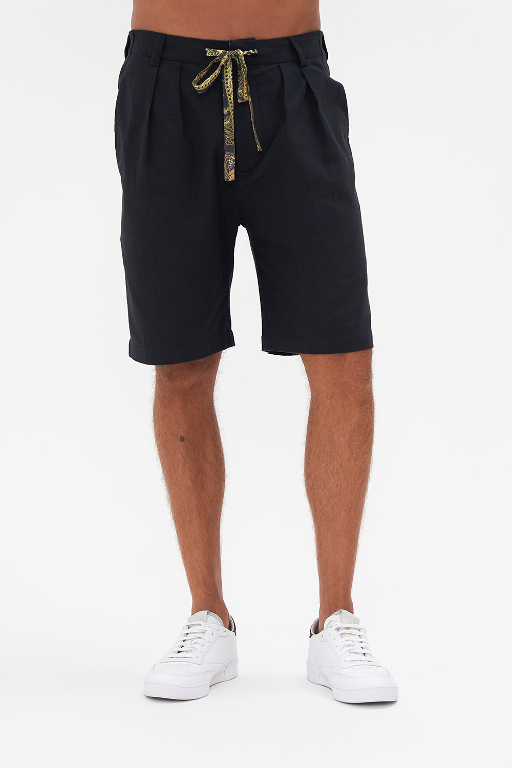 PLEATED SHORT THE NIGHT IS NOIR