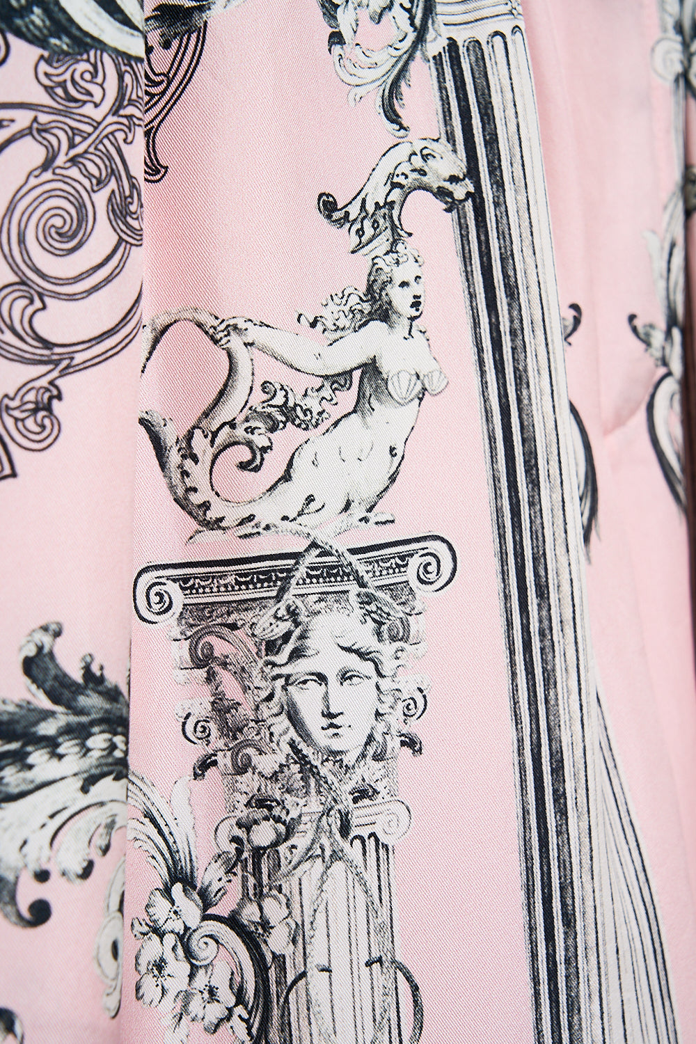 BAGGY MID LENGTH WALK SHORT CAVE OF WONDERS