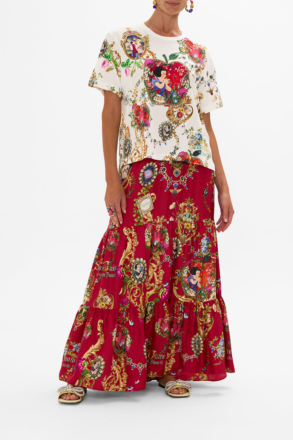 Disney CAMILLA tee in Just One Bite Snow White print