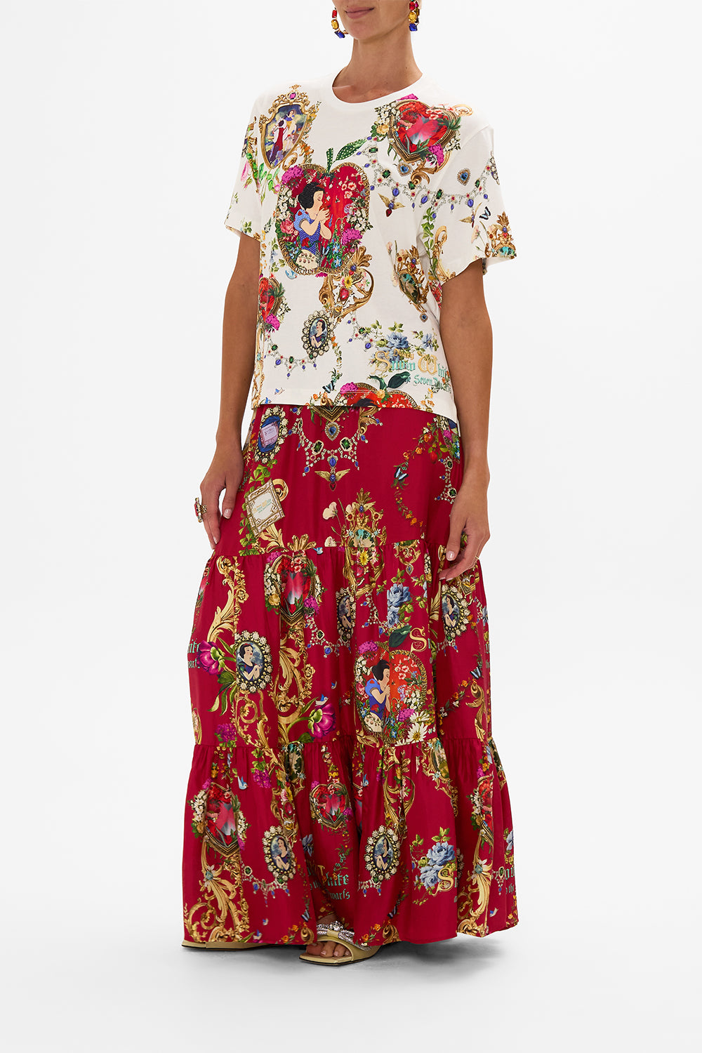 Disney CAMILLA tee in Just One Bite Snow White print