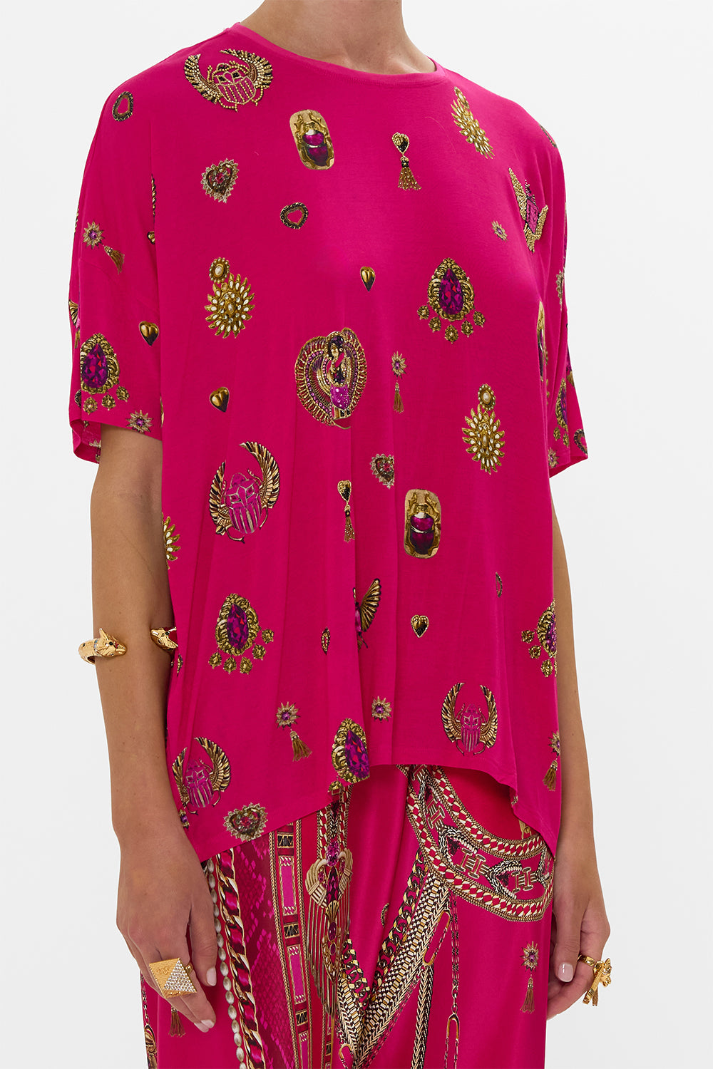 RELAXED FIT DROP SHOULDER TEE KISSED BY A COBRA