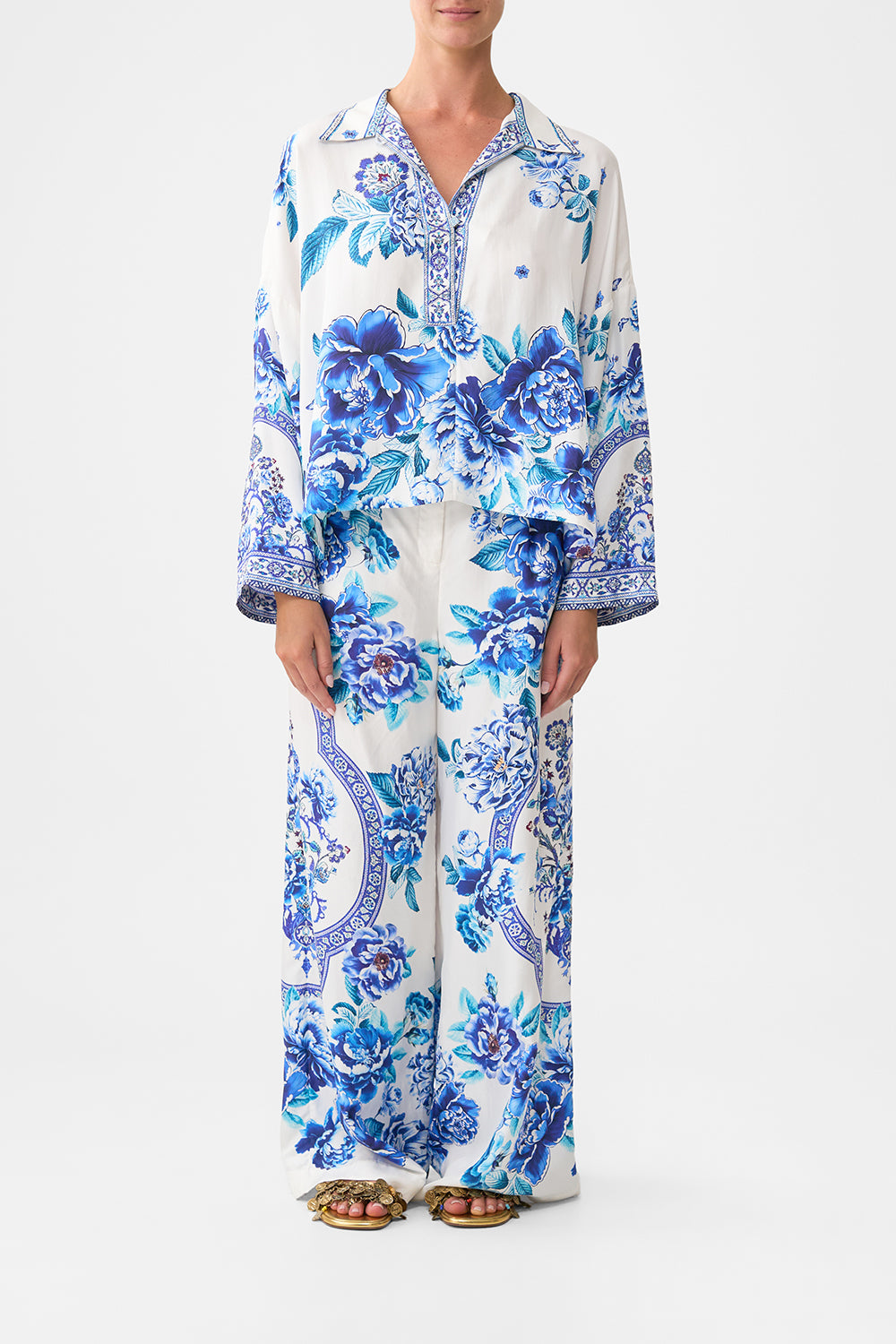 The CAMILLA CROPPED RELAXED SHIRT A CERAMIC GARDENA CERAMIC GARDEN