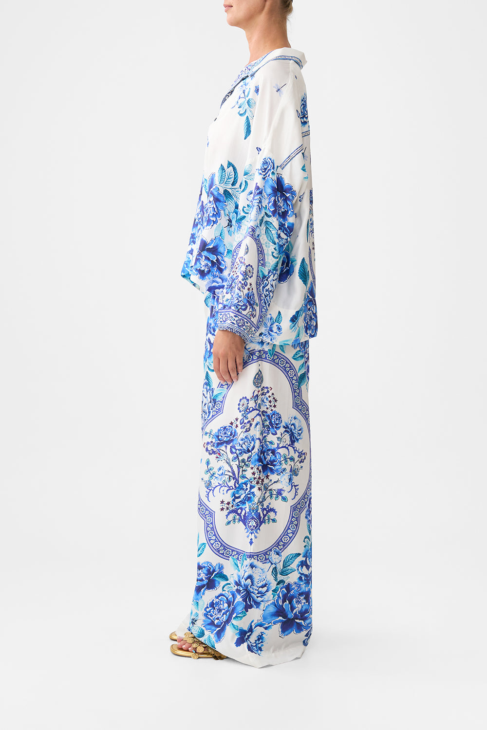 The CAMILLA CROPPED RELAXED SHIRT A CERAMIC GARDEN