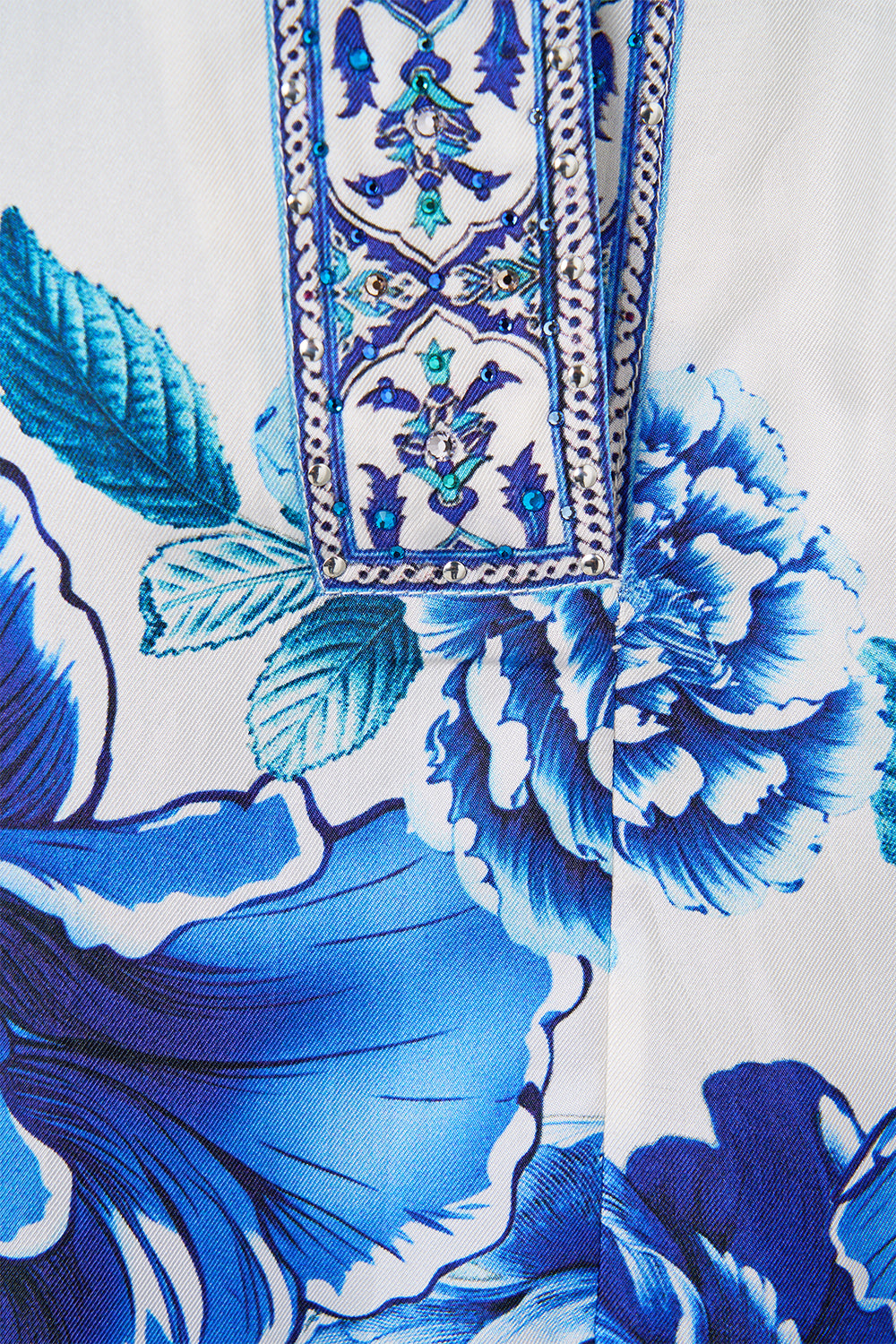 The CAMILLA CROPPED RELAXED SHIRT A CERAMIC GARDEN