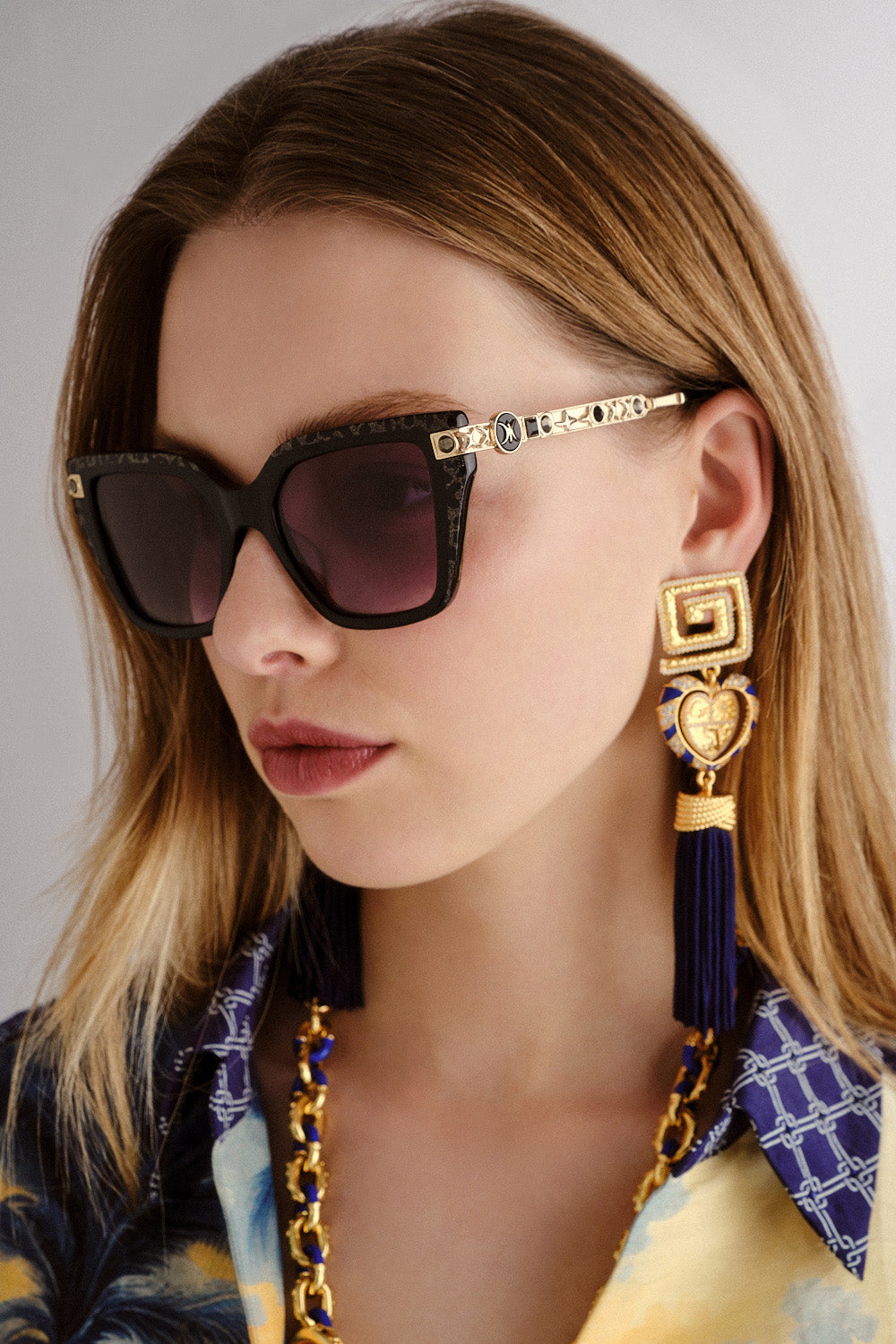 The CAMILLA HERE COMES TROUBLE SUNGLASSES BLACK / GOLD LEOPARD GLITTER