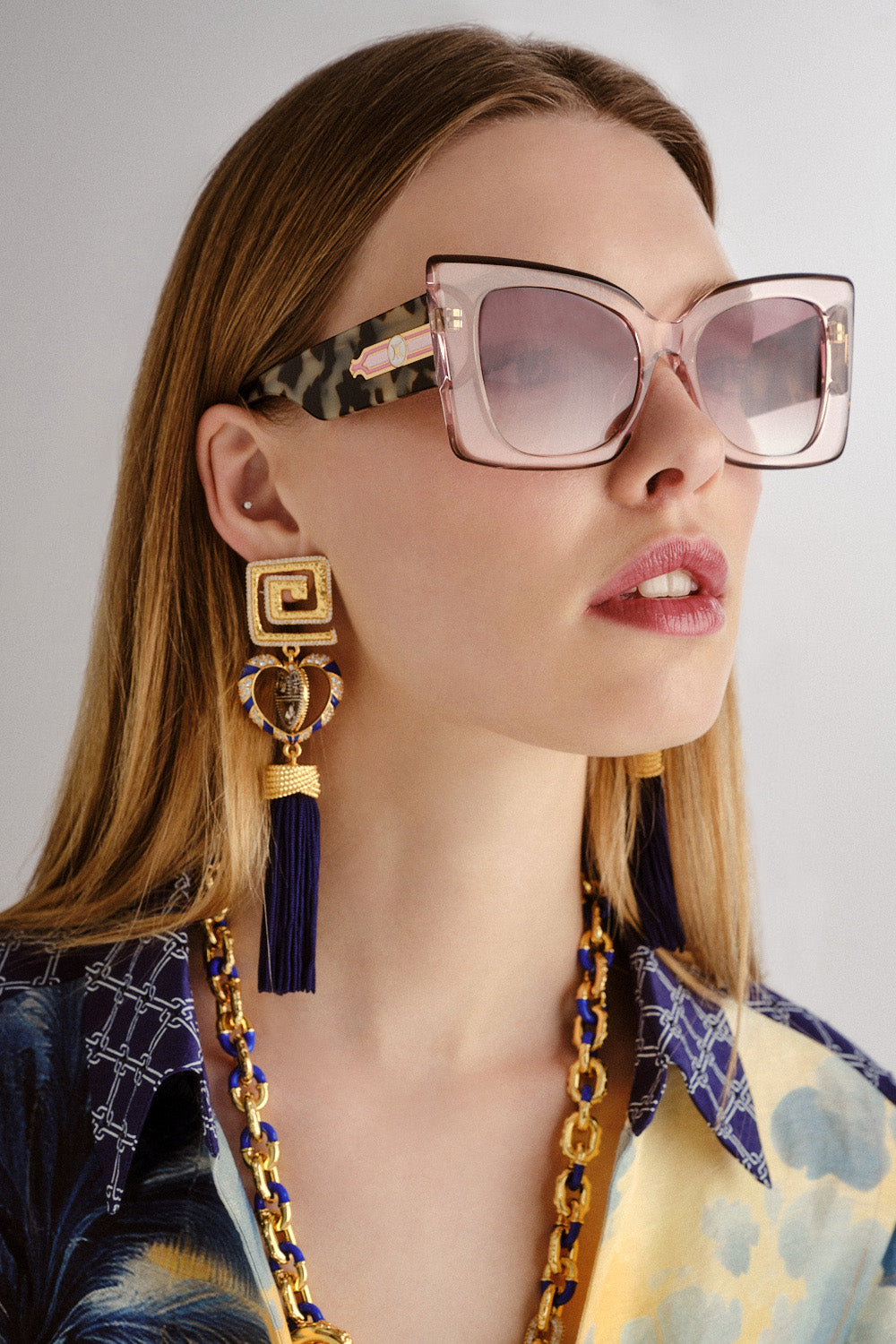 The CAMILLA WHERE'S MY VALET SUNGLASSES CRYSTAL ROSE / CRYSTAL CHOCOLATE