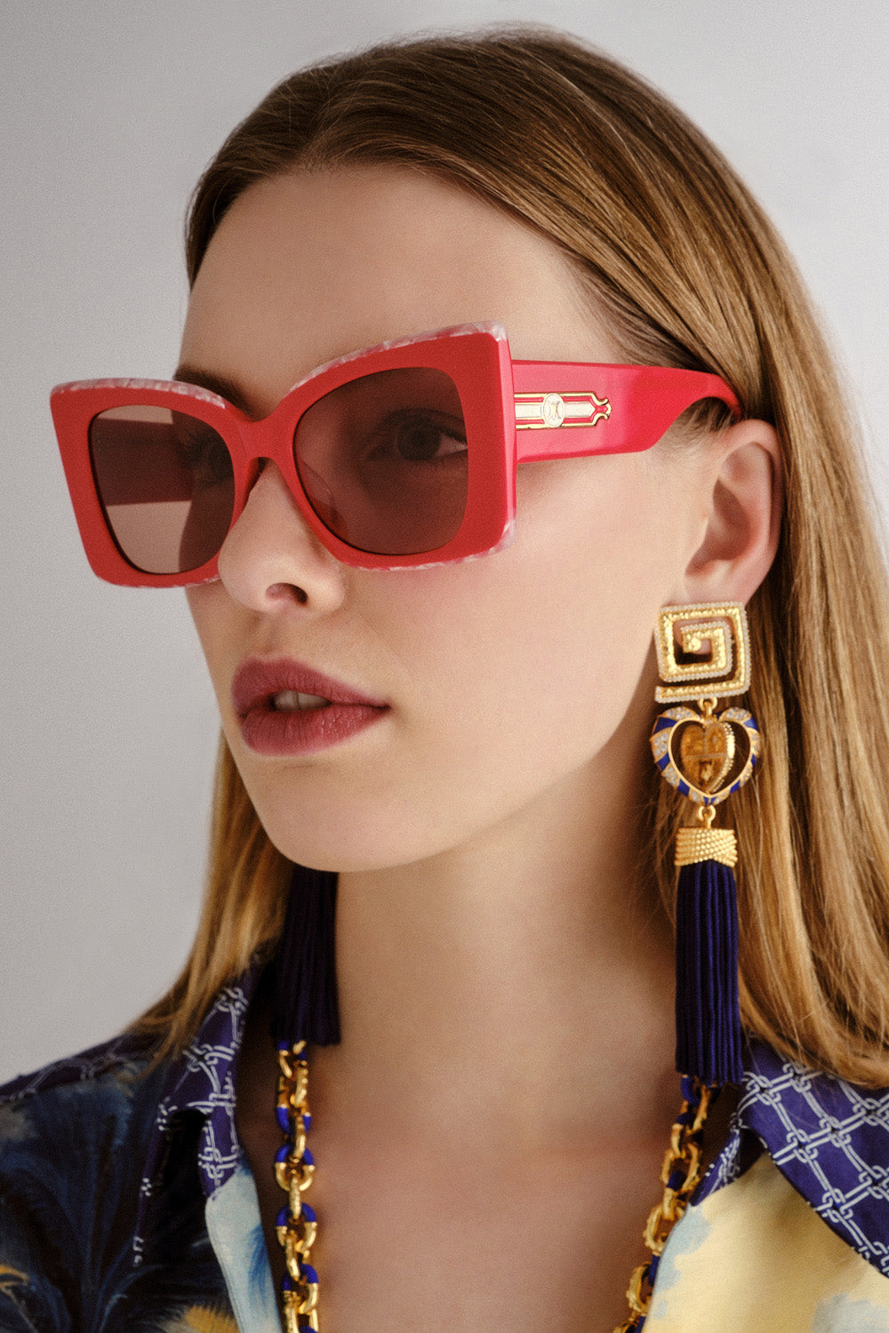 The CAMILLA WHERE'S MY VALET SUNGLASSES SOLID POPPY / IVORY MARBLE GOLD