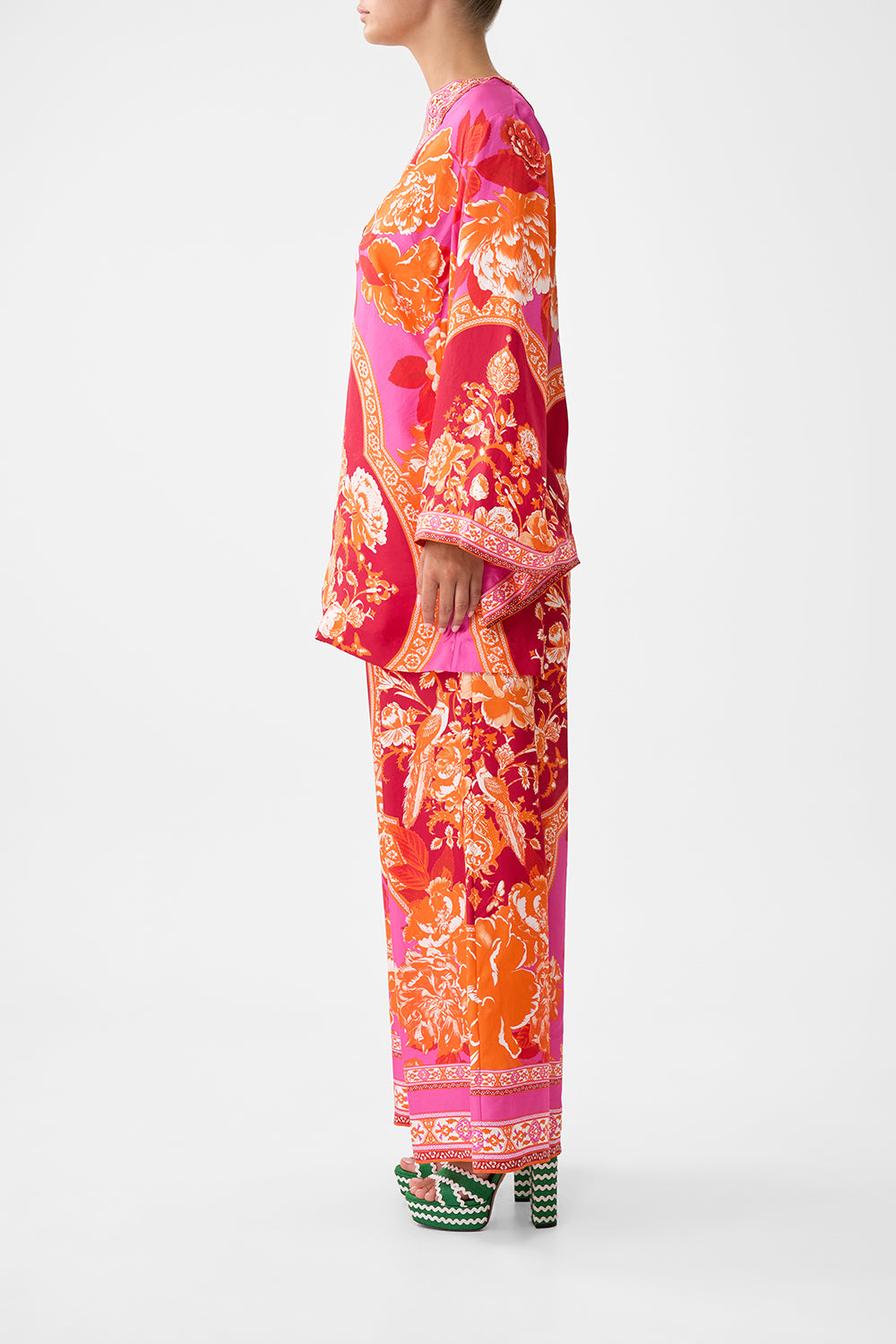 The CAMILLA DEEP V NECK HARDWARE SHORT KAFTAN TILES OF TÜRKIYE