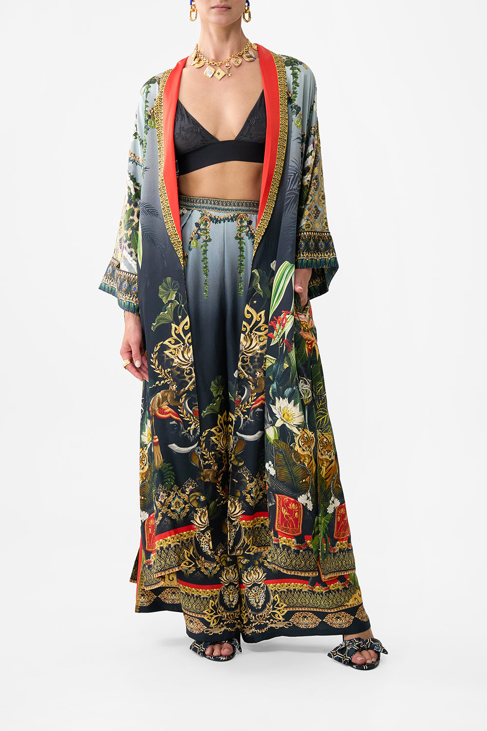 LONG ROBE WITH NARROW COLLAR READY FOR MY WELCOME DRINK