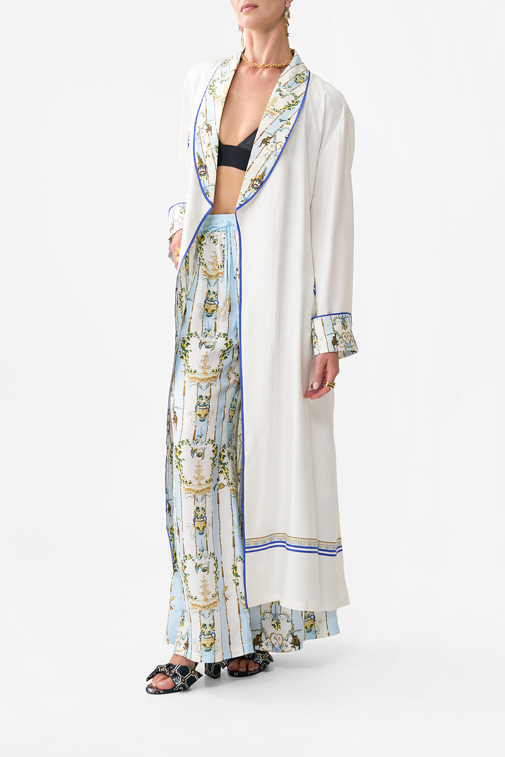 The CAMILLA LONG ROBE WITH TIE VENUS ON A VESPA
