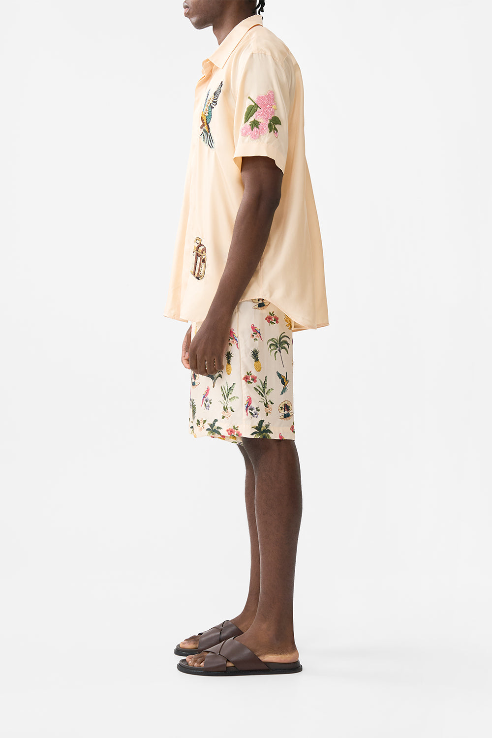 FIXED WAIST MID LENGTH WALK SHORT WELCOME TO THE WHITE LOTUS