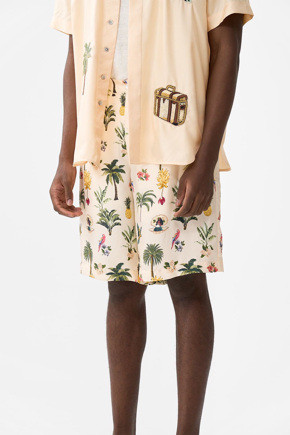 FIXED WAIST MID LENGTH WALK SHORT WELCOME TO THE WHITE LOTUS