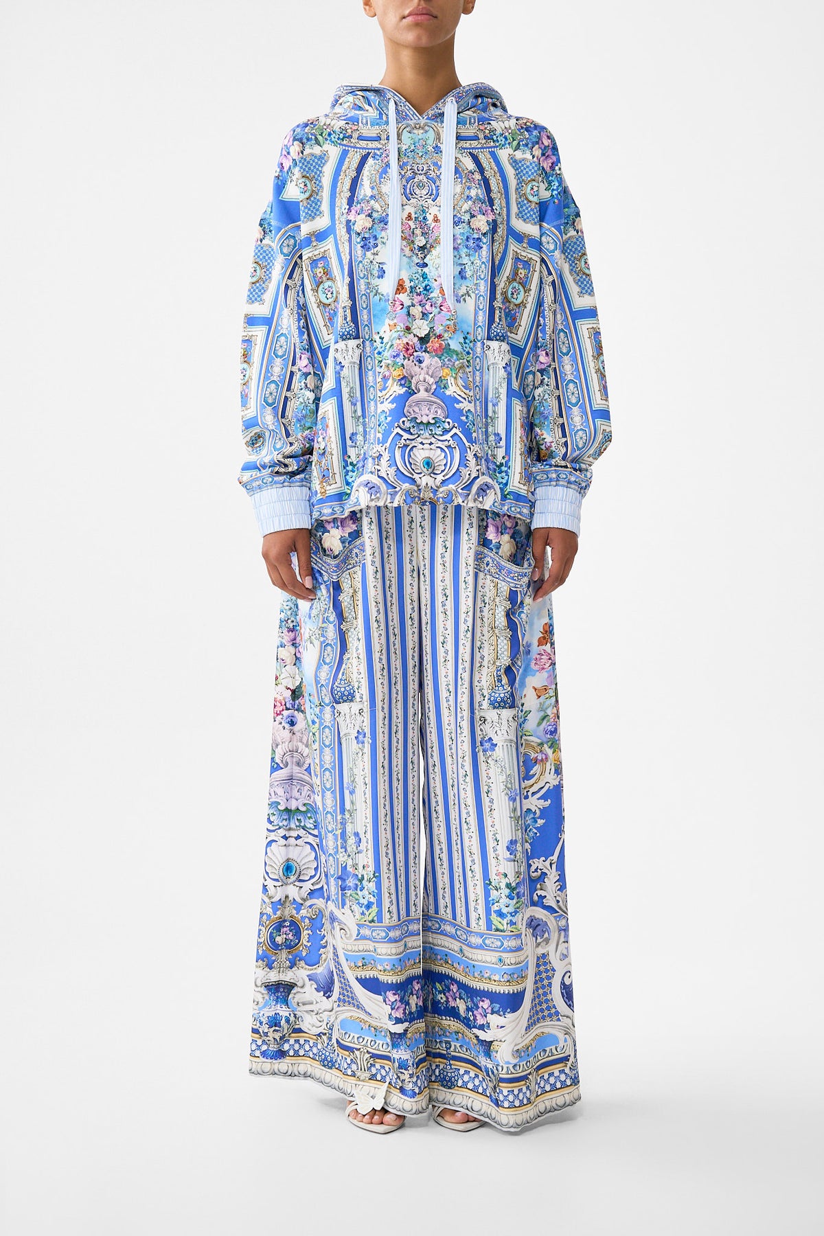 The CAMILLA CONTRAST BAND OVERSIZED HOODIE WITH POCKETS OTTOMAN OPULENCEOTTOMAN OPULENCE
