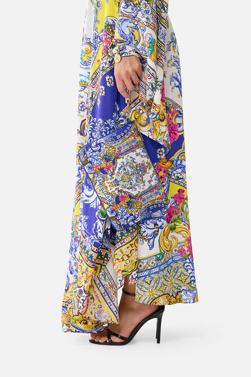 The CAMILLA SCARF CLUTCH ESPAÑA NIRVANA