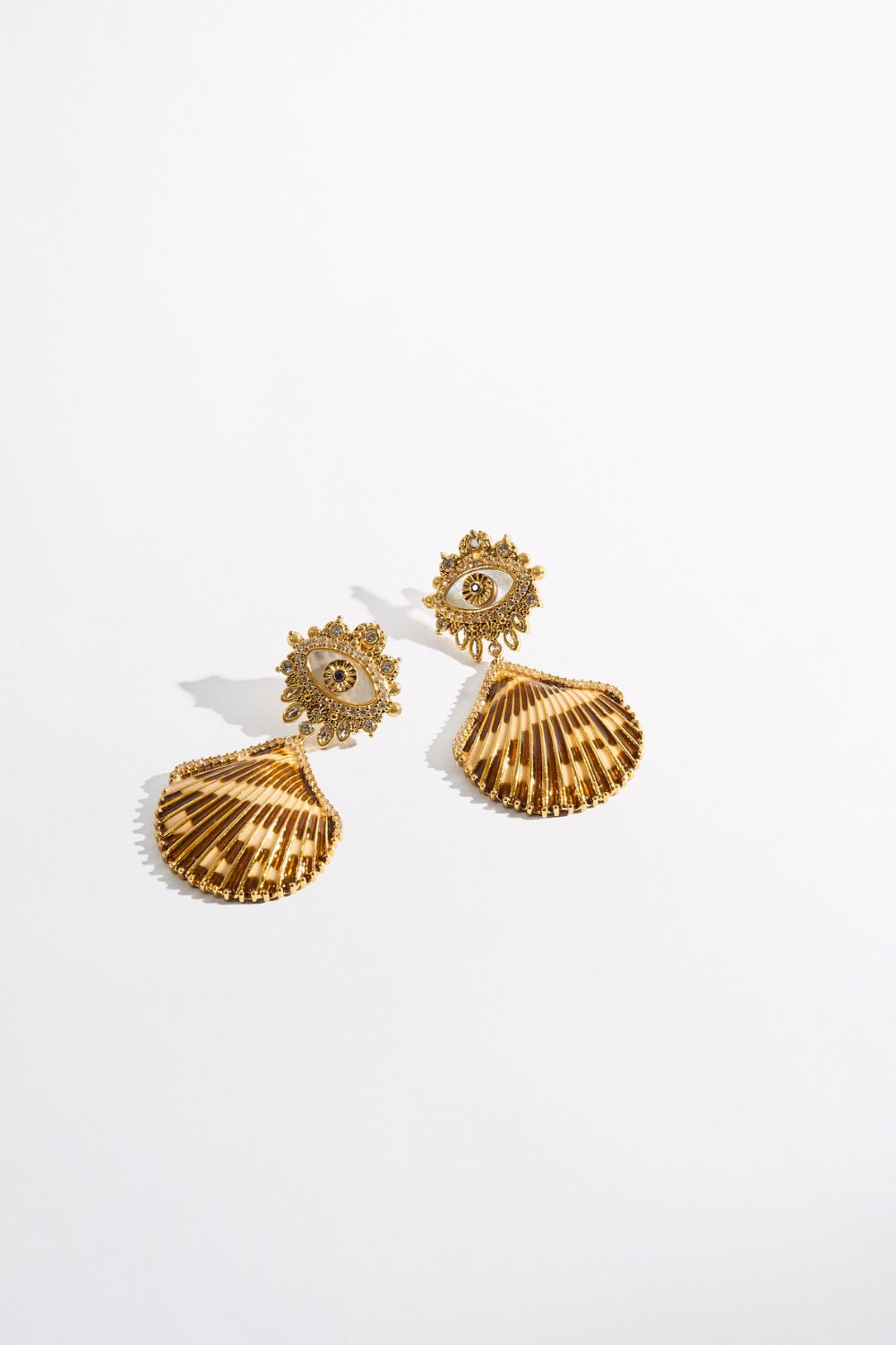 ENCHANTED OCEANIA SHELL EARRINGS GOLD