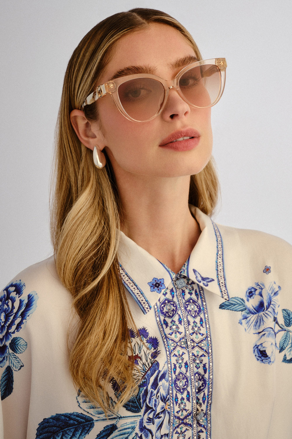 The CAMILLA ALL ABOARD SUNGLASSES LINEN / IVORY MARBLE