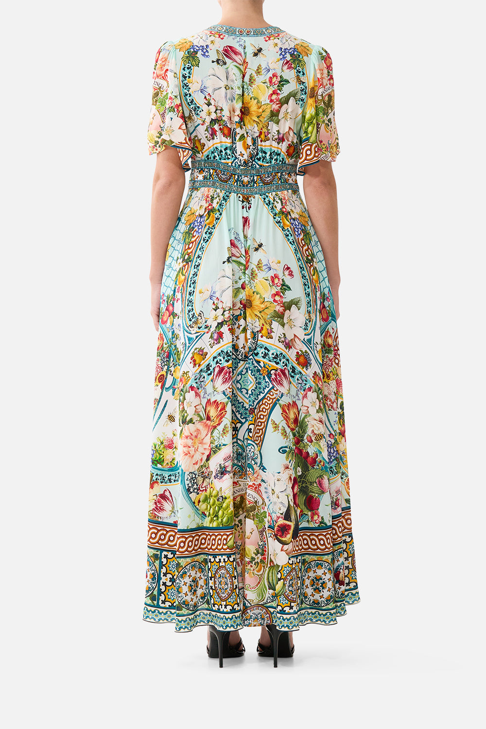 SHAPED WAISTBAND DRESS WITH FLUTTER SLEEVES MAGIC OF THE MERCADO