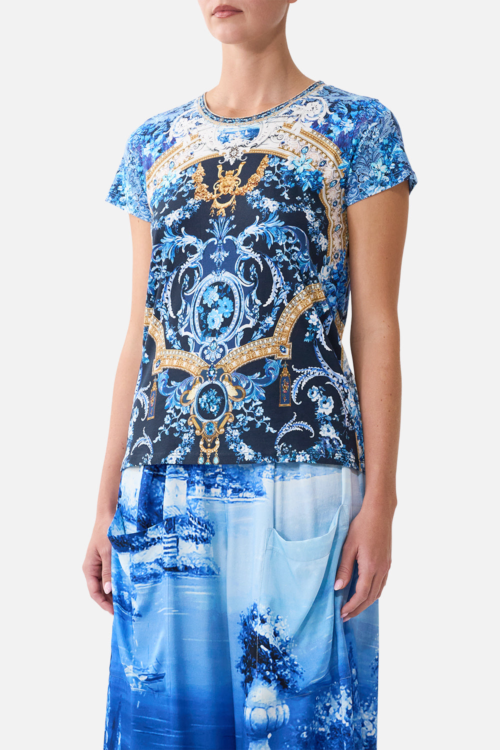 SLIM FIT ROUND NECK T-SHIRT SWEET SACRÉ BLEU