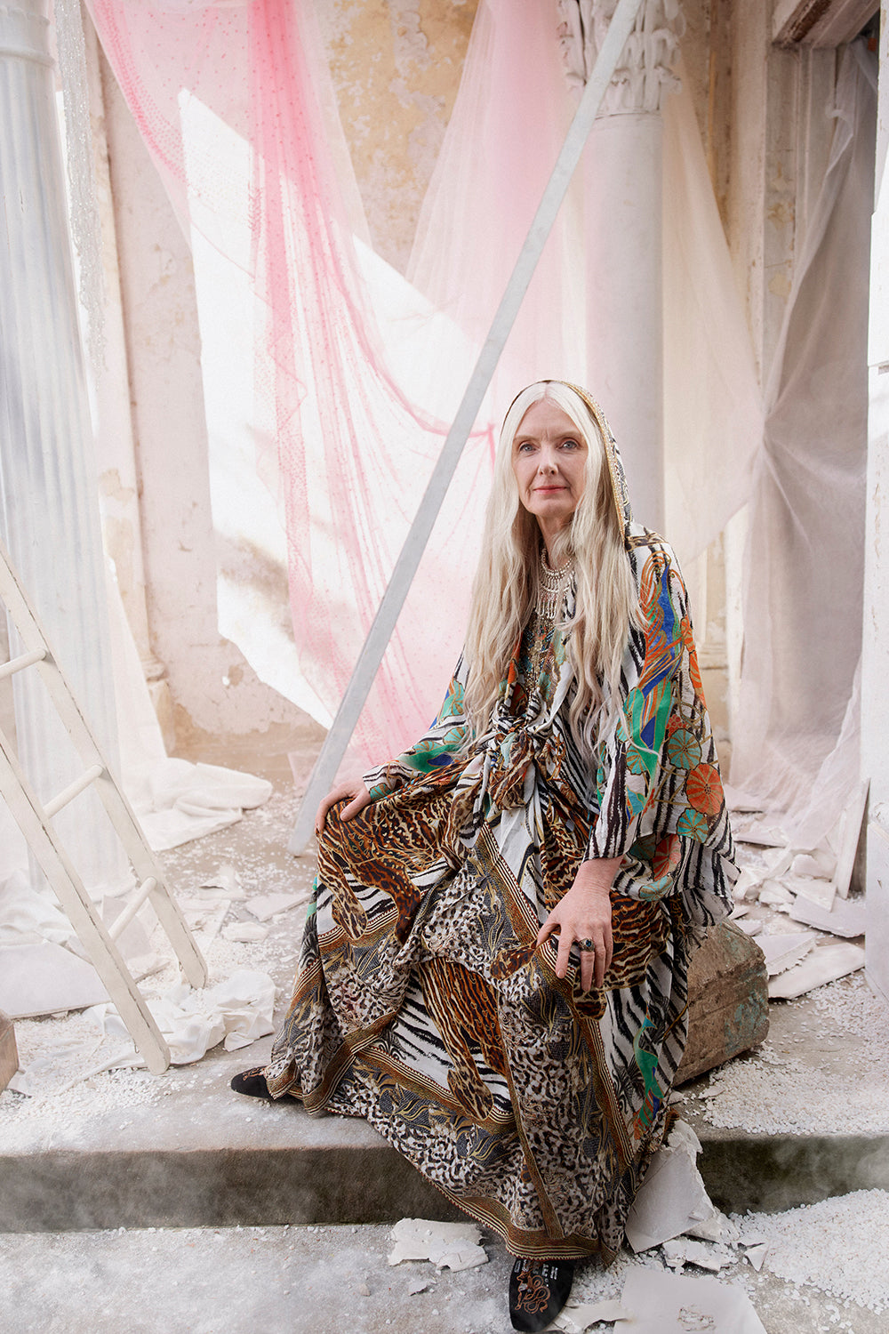 OVERSIZED ROBE COSMIC CONFLICT