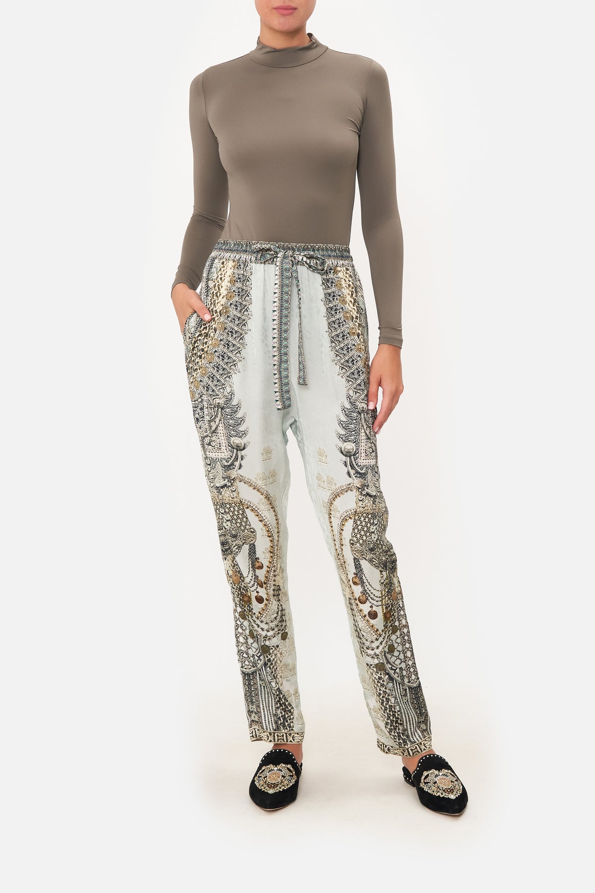 DROP CROTCH SLIM LEG PANT FREE ESPIRITU